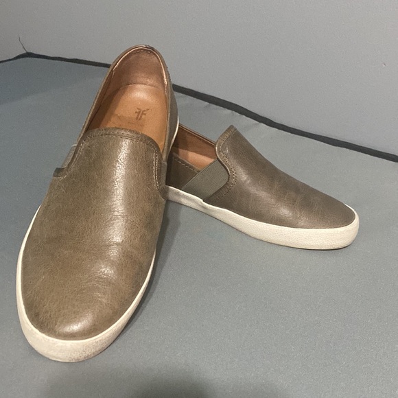 FRYE Women’s Dylan Slip On - Picture 4 of 13